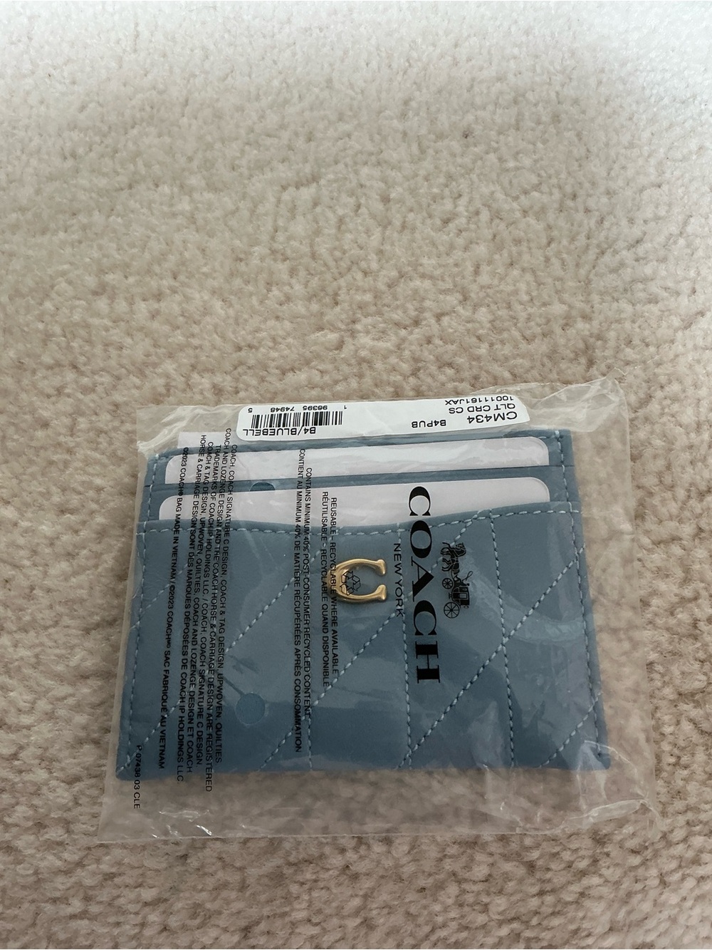 NEW WITH TAGS COACH ESSENTIAL BLUEBELL QUILTED CARD HOLDER CASE